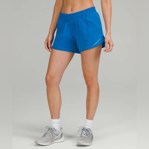 lululemon athletica Pants - Lululemon Hotty Hot Low Rise Short 4" Lined size 6 Poolside PLSI